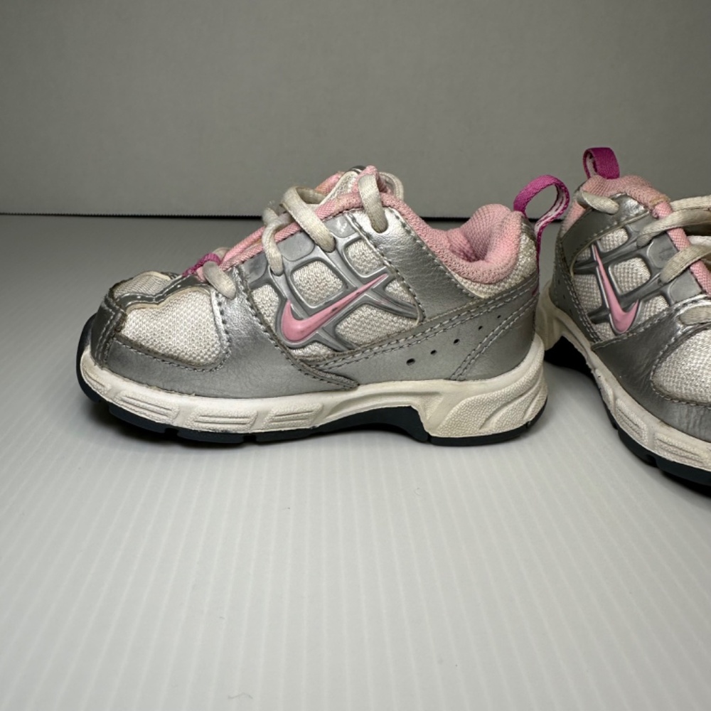 Baby Girls Nike Pillar Tech Tennis Shoes Gray Pink White Size 4 - Picture 7 of 10